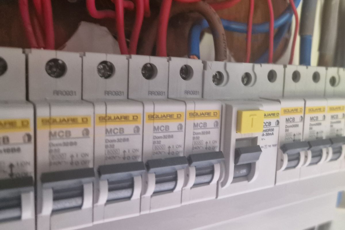 Electrical consumer unit